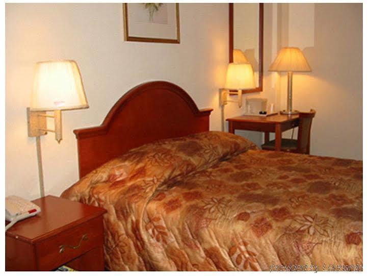 Red Carpet Inn Brooklyn New York Room photo